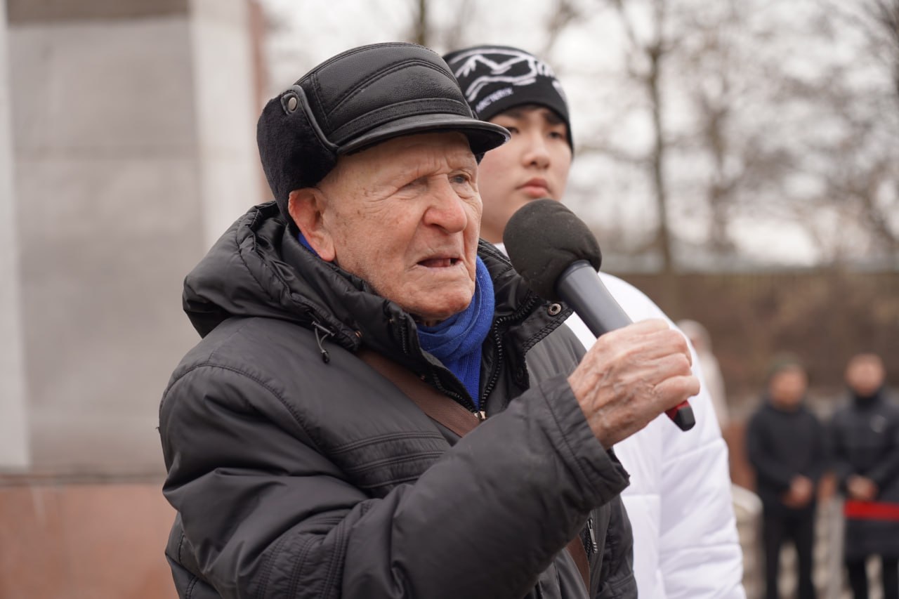 Сегодня на Мемориальном комплексе героев Гражданской и Великой Отечественной войн состоялось торжественное возложение цветов, приуроченное ко Дню защитника Отечества Сегодня на Мемориальном комплексе героев Гражданской и Великой Отечественной войн состоялось торжественное возложение цветов, приуроченное ко Дню защитника Отечества