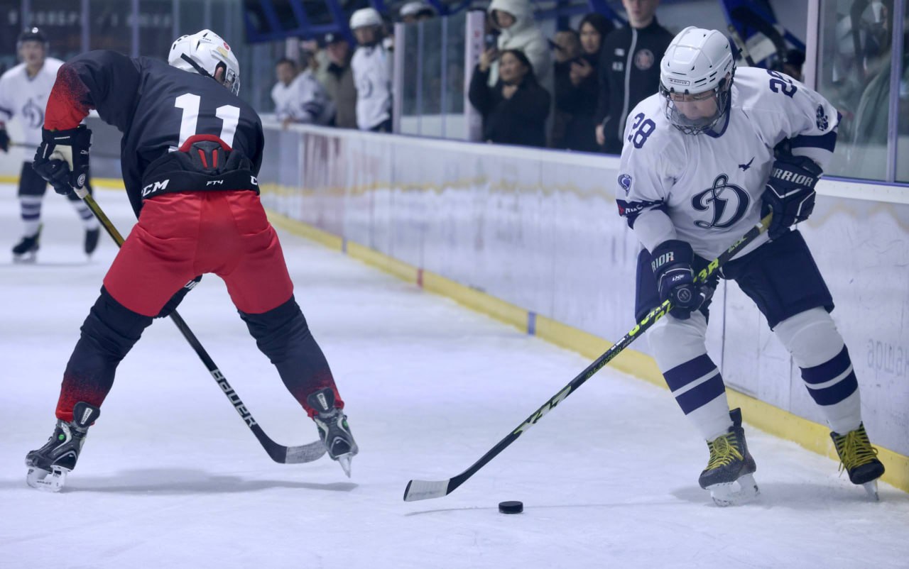 В Элисте проходит хоккейный матч ко Дню защитника Отечества В Элисте проходит хоккейный матч ко Дню защитника Отечества