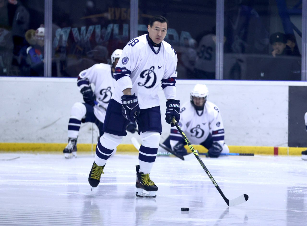 В Элисте проходит хоккейный матч ко Дню защитника Отечества