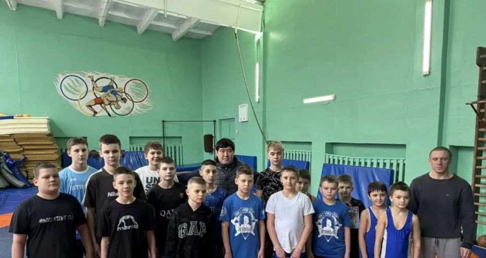 С рабочим визитом Антрацит посетил заместитель директора по спорту БУ ДО РК «РСШОР по борьбе» им. Т. Л. Балдашинова Андрей Мучкаев