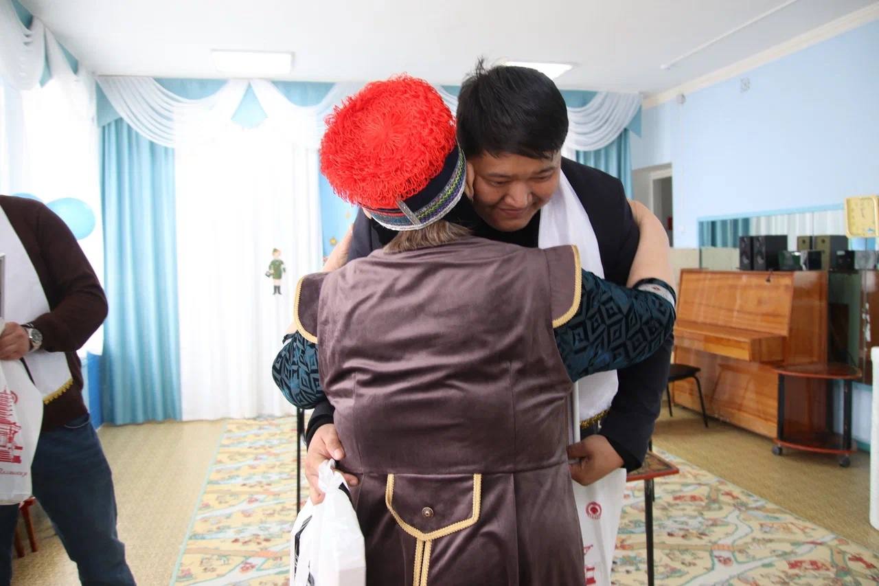 Ветераны Калмыкии помогают детским садам Ветераны Калмыкии помогают детским садам