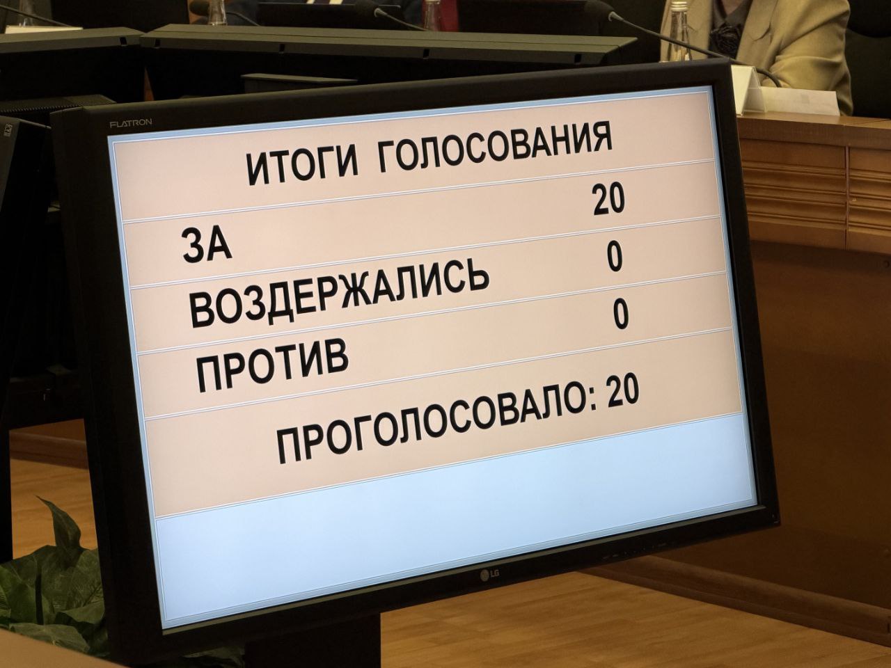В рамках первого вопроса повестки депутаты Народного Хурала заслушали доклад руководителя Управления Министерства юстиции России по РК Канибека Ураимова о деятельности ведомства в сфере обеспечения единства правового... В рамках первого вопроса повестки депутаты Народного Хурала заслушали доклад руководителя Управления Министерства юстиции России по РК Канибека Ураимова о деятельности ведомства в сфере обеспечения единства правового...