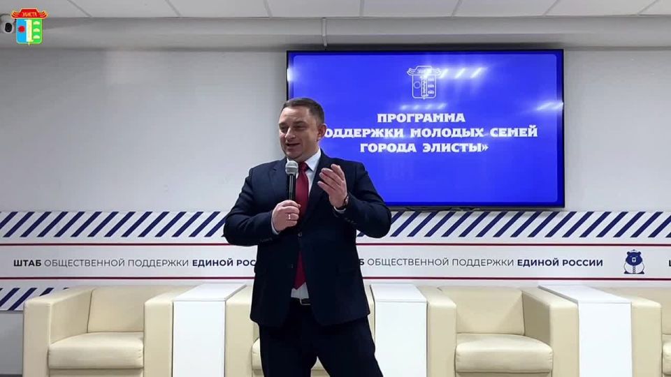 Максим Сорокин: По нашей доброй традиции в начале года с большой радостью сегодня вручил жилищные сертификаты нашим молодым семьям