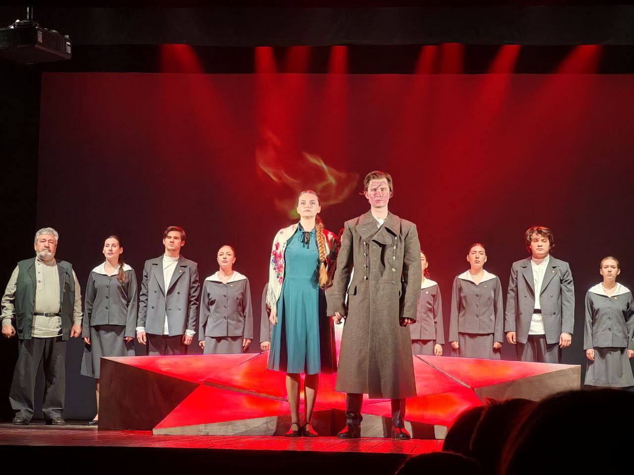 «Русский характер»: дебютная постановка главного режиссера Алексея Сарангова «Русский характер»: дебютная постановка главного режиссера Алексея Сарангова