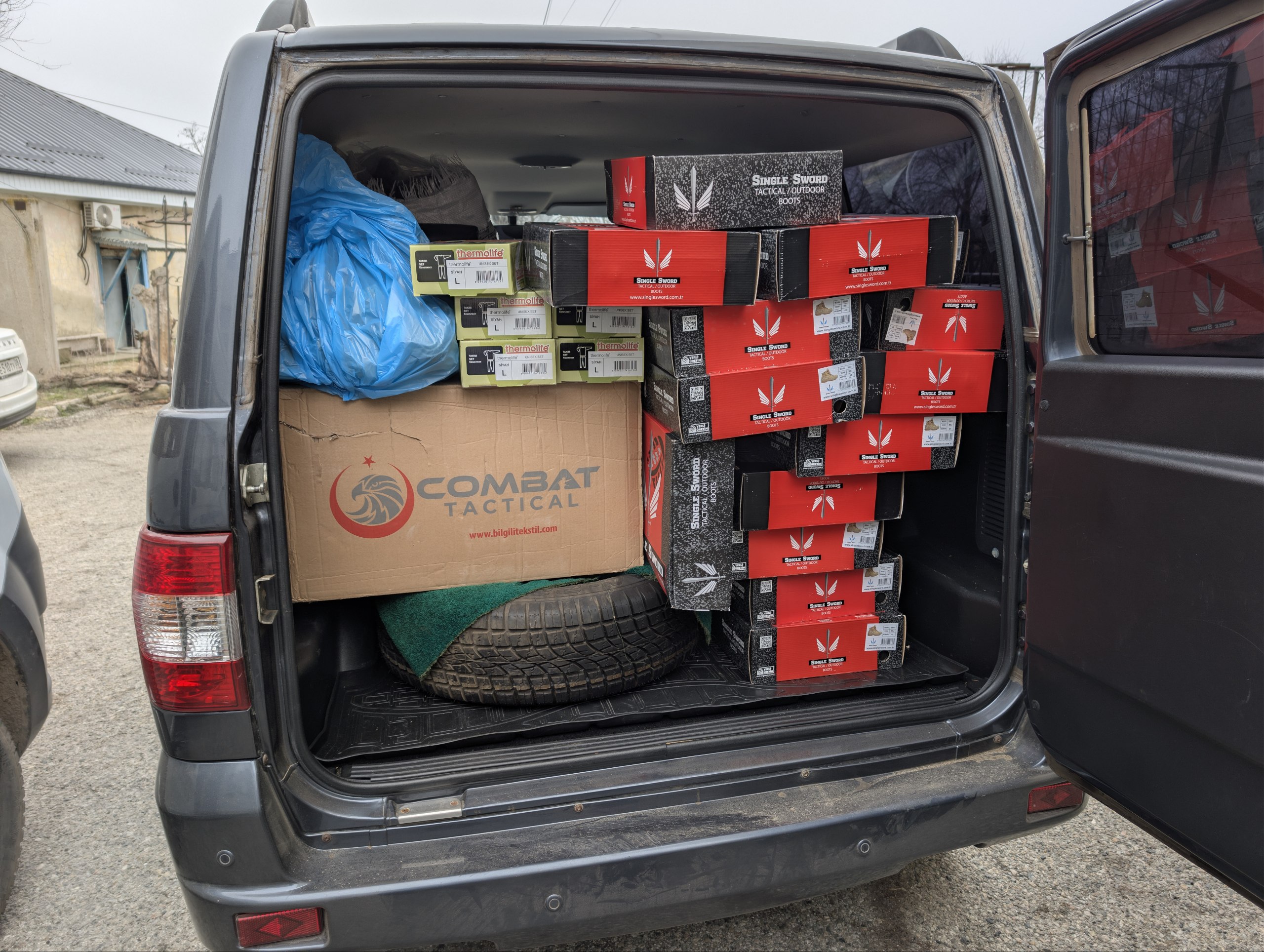 Максим Сорокин: Совместно с благотворительным фондом «За наших 08» (руководитель Елена Барсукова) и региональной Ассоциацией ветеранов СВО (руководитель - мой коллега, депутат #ЭГС Николай Чумудов) отправили очередную партию... Максим Сорокин: Совместно с благотворительным фондом «За наших 08» (руководитель Елена Барсукова) и региональной Ассоциацией ветеранов СВО (руководитель - мой коллега, депутат #ЭГС Николай Чумудов) отправили очередную партию...