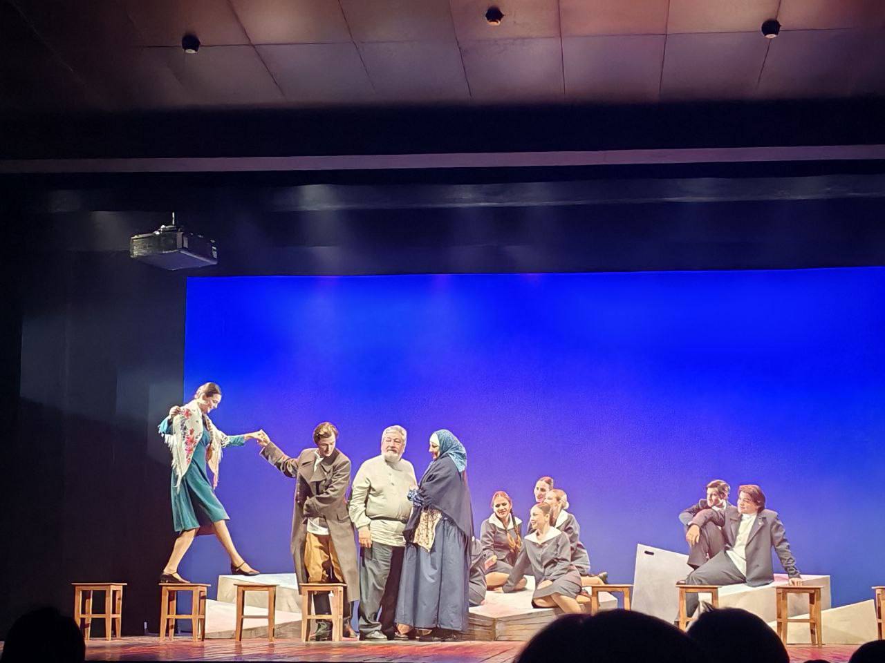 «Русский характер»: дебютная постановка главного режиссера Алексея Сарангова «Русский характер»: дебютная постановка главного режиссера Алексея Сарангова