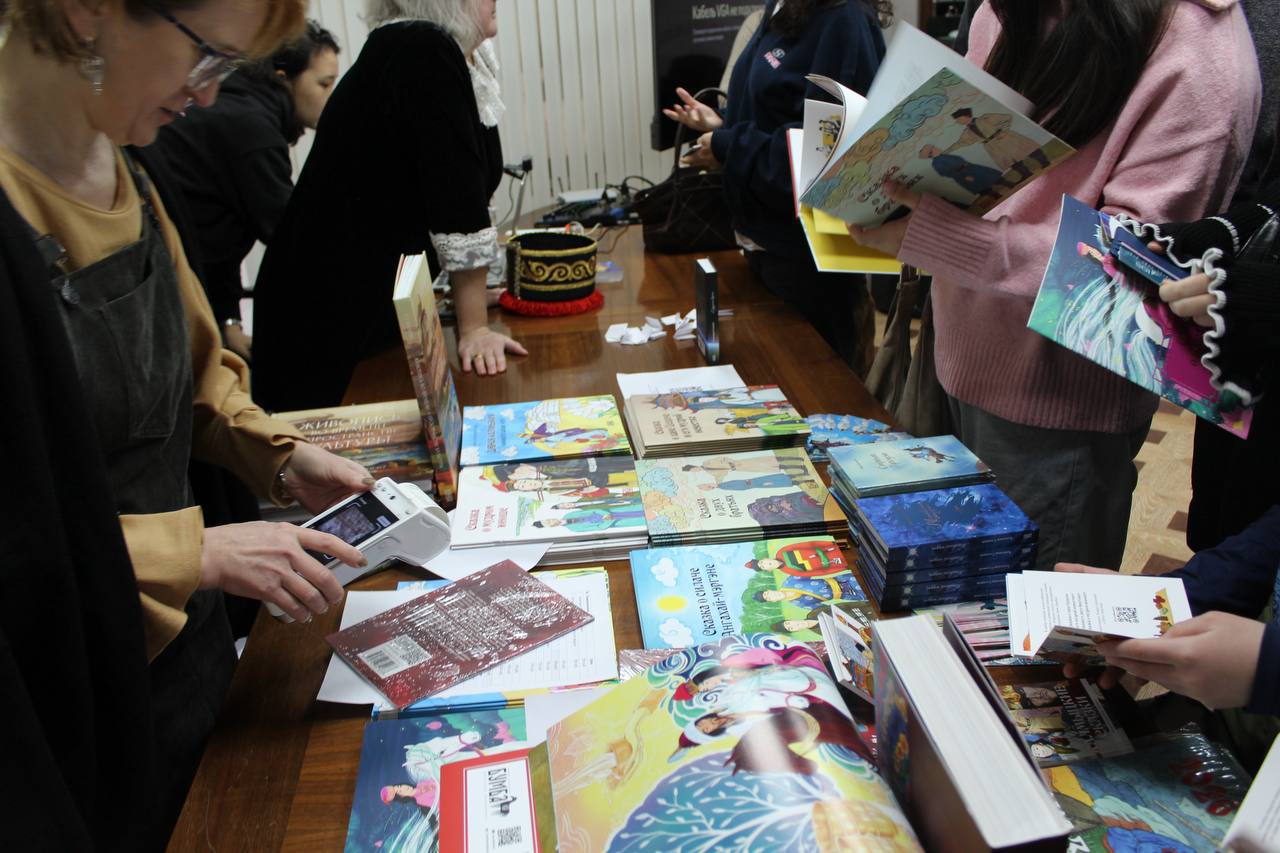 В Постпредстве Калмыкии прошла встреча с издательством «Бумба» В Постпредстве Калмыкии прошла встреча с издательством «Бумба»