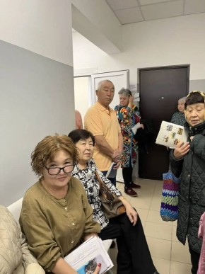 Прямо сейчас мобильная бригада квалифицированных врачей ведет прием в поселке Первомайский