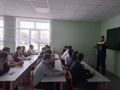 Сотрудники Госавтоинспекции Лаганского района проводят профилактические мероприятие для учащихся образовательных организаций
