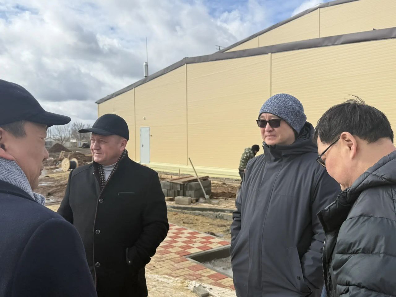 Спикер Народного Хурала посетил строящиеся объекты Спикер Народного Хурала посетил строящиеся объекты