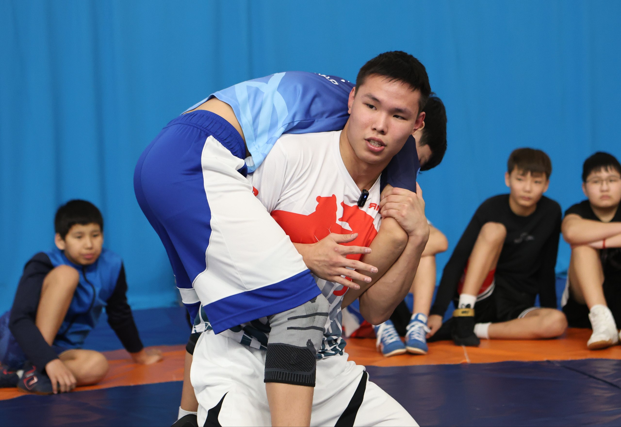 Сегодня в БУ ДО РК «РКСШОР» юные воспитанники БУ ДО РК «РСШОР по борьбе» им. Балдашинова Т.Л. получили уникальную возможность перенять опыт у победителя Первенства России по греко-римской борьбе до 21 года Мингияна Горяева