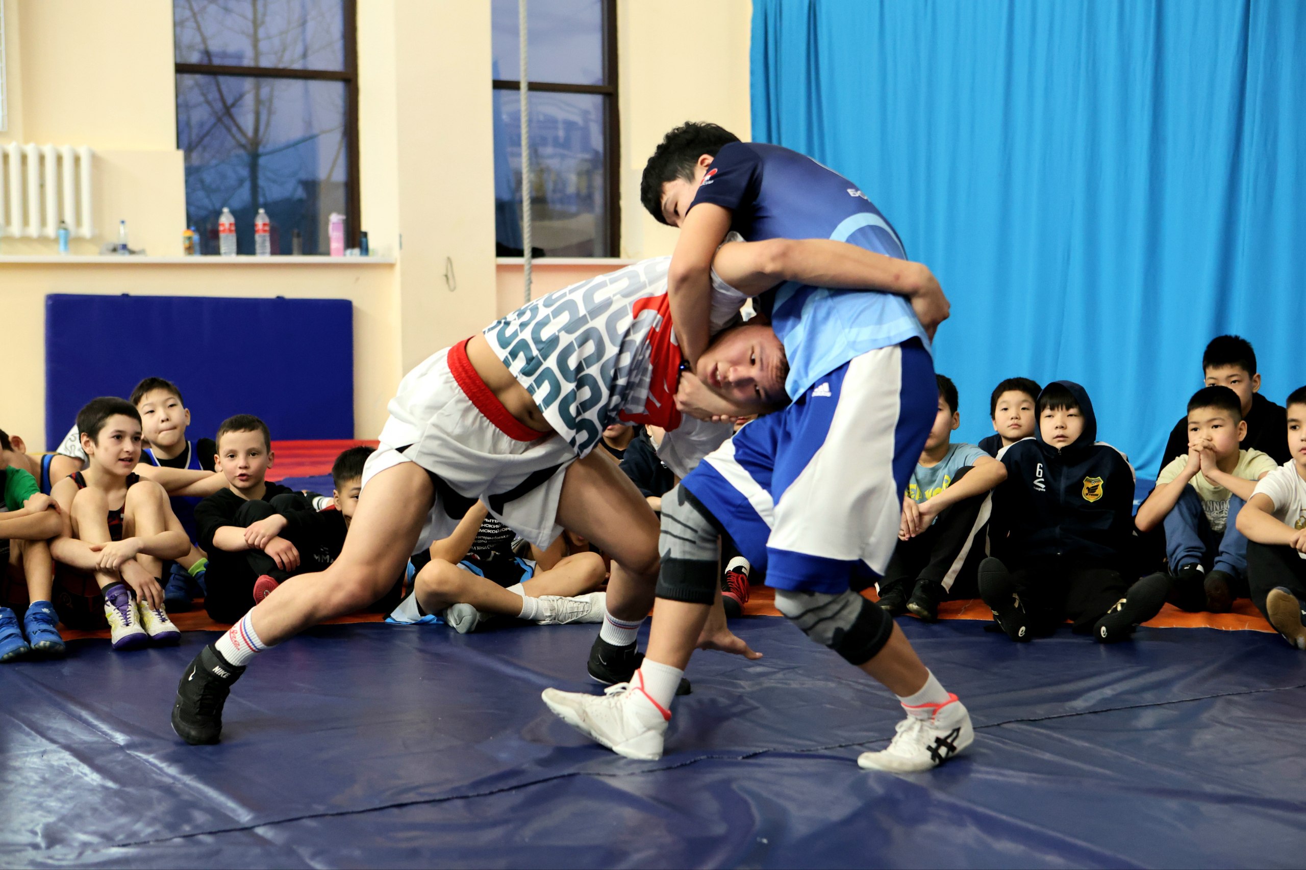 Сегодня в БУ ДО РК «РКСШОР» юные воспитанники БУ ДО РК «РСШОР по борьбе» им. Балдашинова Т.Л. получили уникальную возможность перенять опыт у победителя Первенства России по греко-римской борьбе до 21 года Мингияна Горяева Сегодня в БУ ДО РК «РКСШОР» юные воспитанники БУ ДО РК «РСШОР по борьбе» им. Балдашинова Т.Л. получили уникальную возможность перенять опыт у победителя Первенства России по греко-римской борьбе до 21 года Мингияна Горяева