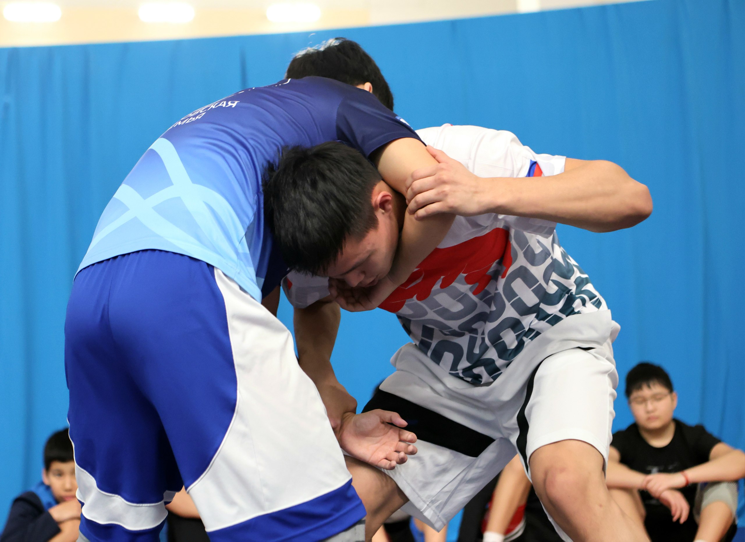 Сегодня в БУ ДО РК «РКСШОР» юные воспитанники БУ ДО РК «РСШОР по борьбе» им. Балдашинова Т.Л. получили уникальную возможность перенять опыт у победителя Первенства России по греко-римской борьбе до 21 года Мингияна Горяева Сегодня в БУ ДО РК «РКСШОР» юные воспитанники БУ ДО РК «РСШОР по борьбе» им. Балдашинова Т.Л. получили уникальную возможность перенять опыт у победителя Первенства России по греко-римской борьбе до 21 года Мингияна Горяева