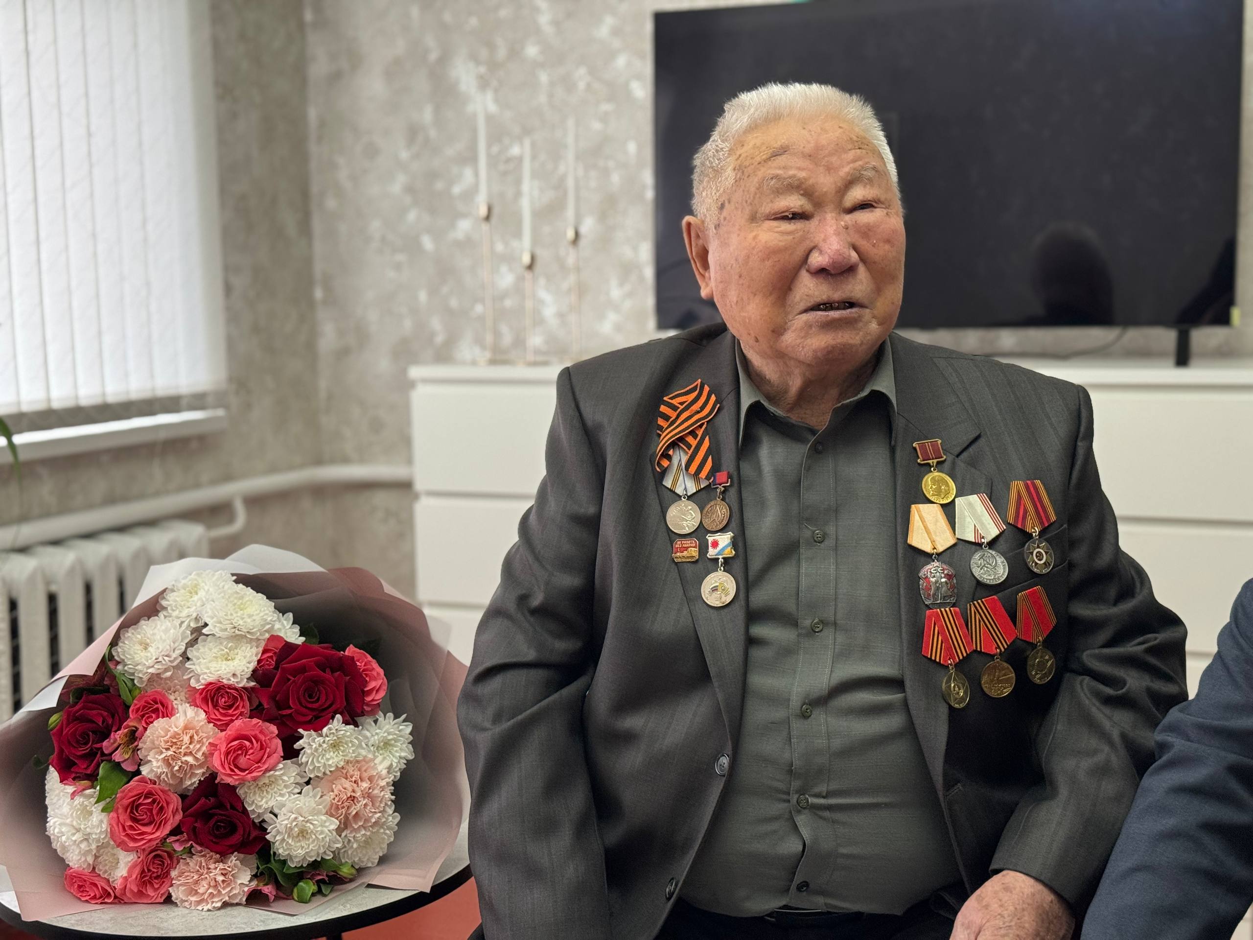 В этот прекрасный день свой 95-летний юбилей отмечает Ветеран Великой Отечественной войны – Труженик тыла Сергей Джалович Пандинов! В этот прекрасный день свой 95-летний юбилей отмечает Ветеран Великой Отечественной войны – Труженик тыла Сергей Джалович Пандинов!