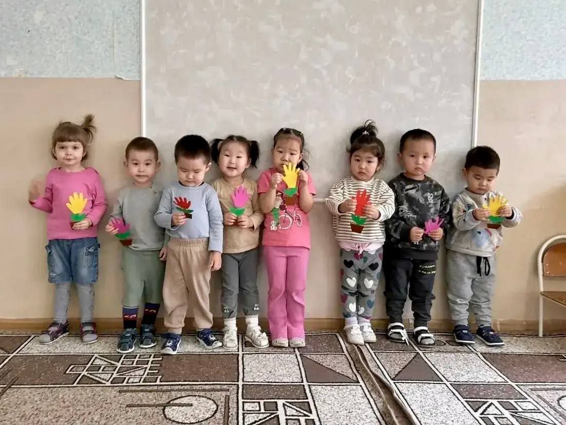 Воспитанники детских садов и школ города Элисты поздравляют своих мам и наставников с главным женским днем!