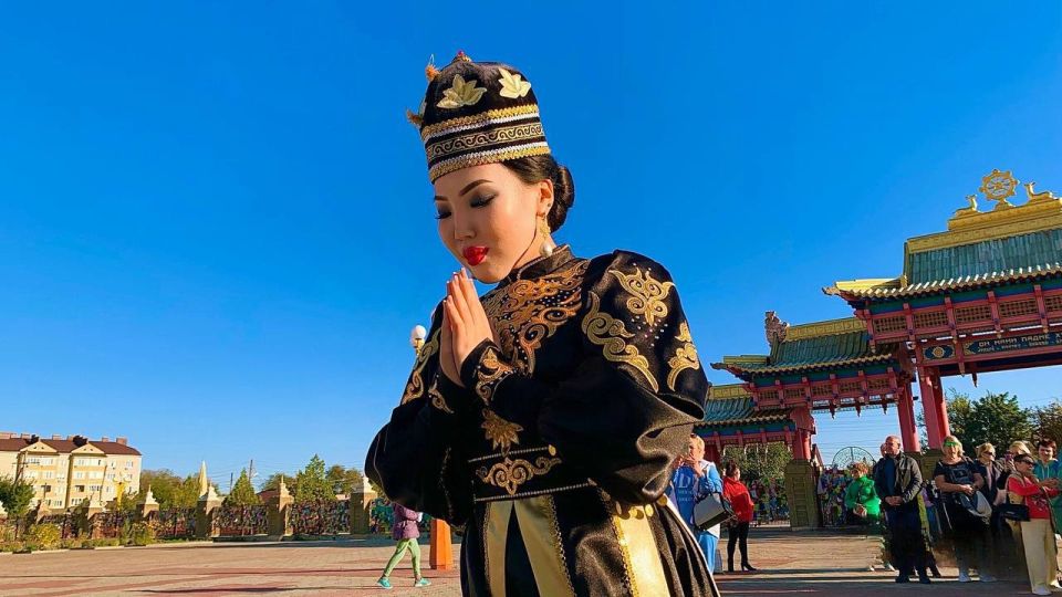 Певица из Калмыкии Эльгена Церенова представит республику на всероссийском конкурсе красоты и талантов «Мисс и Миссис Азия Россия»