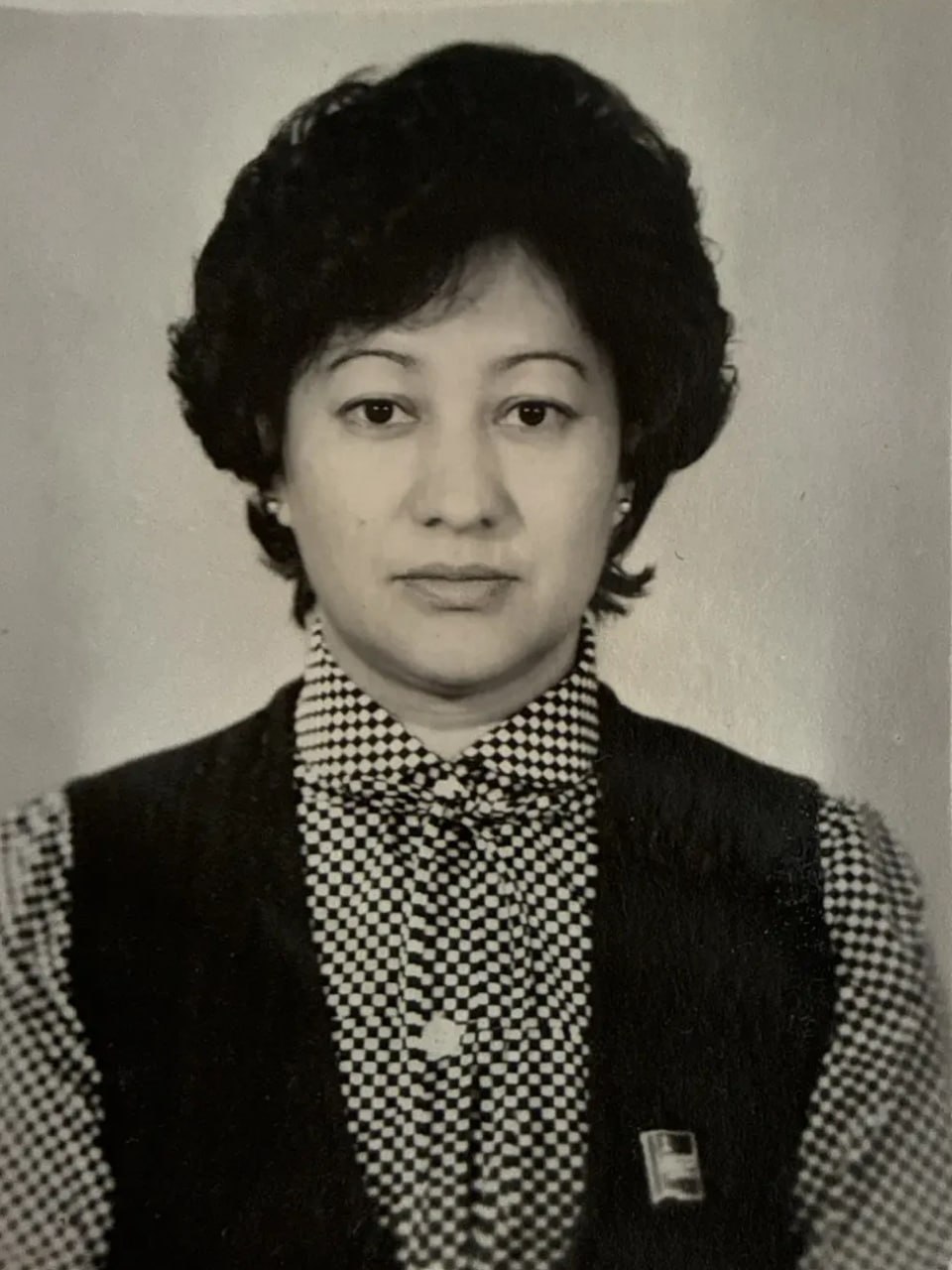 Глава Калмыкии Бату Хасиков выразил соболезнования в связи с кончиной Альвины Дорджиевны Холоденко