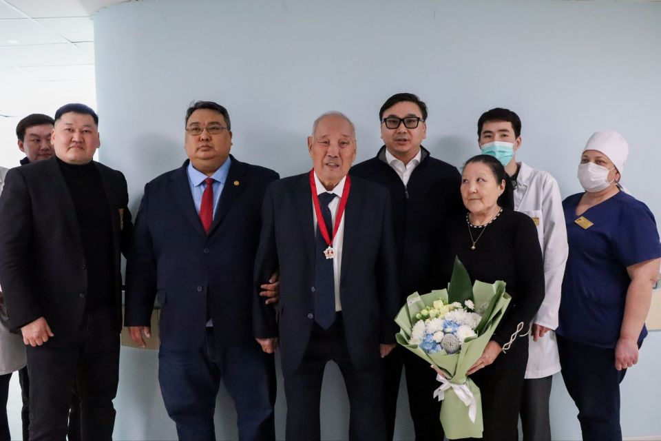 Сегодня свой 90-й день рождения отмечает Александр Манджиевич Очиров