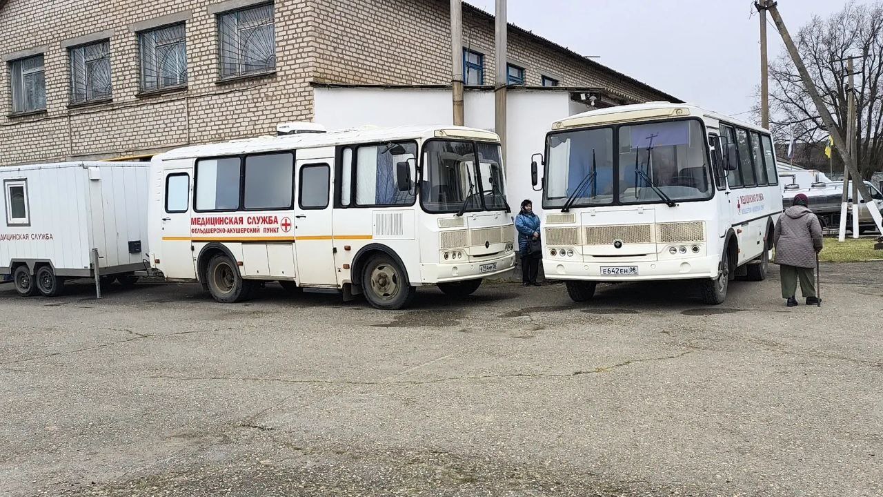 Сегодня мобильная бригада врачей принимает пациентов в Городовиковском районе в рамках акции «Будь Здоров!» Сегодня мобильная бригада врачей принимает пациентов в Городовиковском районе в рамках акции «Будь Здоров!»