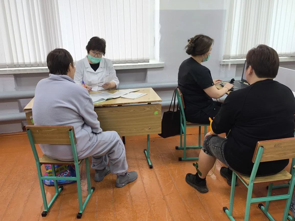 Сегодня мобильная бригада врачей принимает пациентов в Городовиковском районе в рамках акции «Будь Здоров!» Сегодня мобильная бригада врачей принимает пациентов в Городовиковском районе в рамках акции «Будь Здоров!»