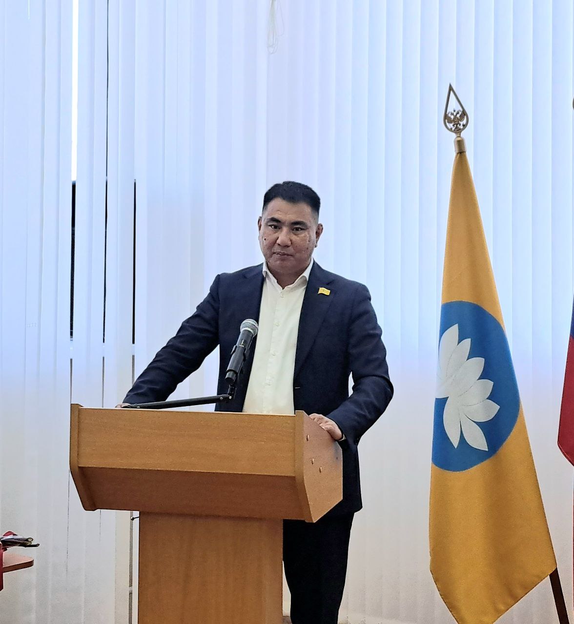 Очир Халгаев поздравил работников ЖКХ Очир Халгаев поздравил работников ЖКХ