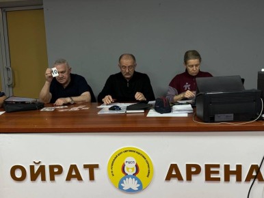 В Ойрат-Арене проходит жеребьёвка первенства Южного федерального округа по боксу среди юношей и девушек 13–14 лет