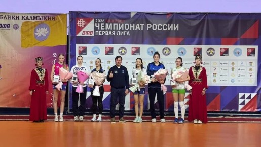 Глава Калмыкии Бату Хасиков вручил специальные призы лучшим игрокам чемпионата