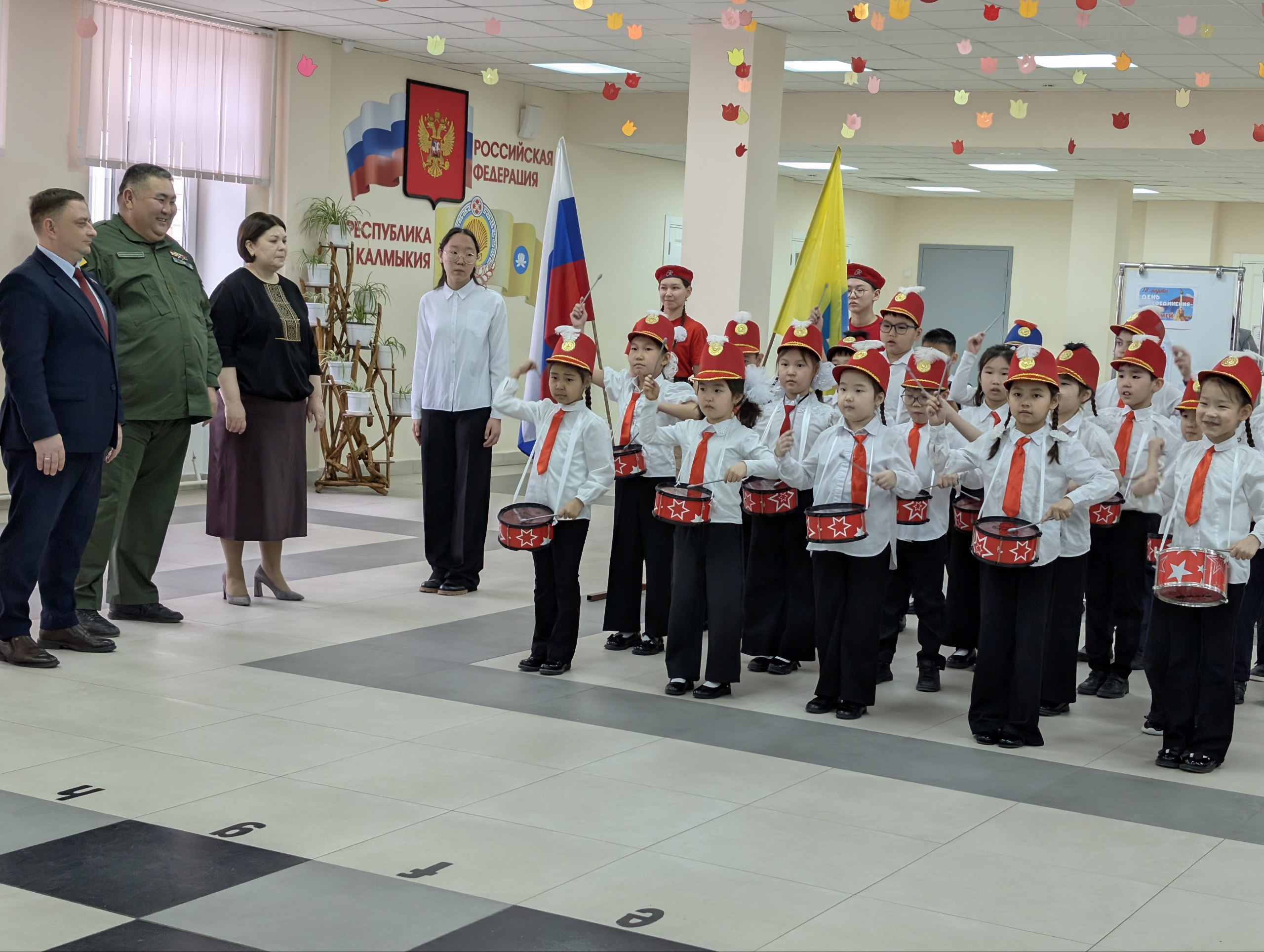 Максим Сорокин: В преддверии Дня воссоединения Крыма с Россией принял участие в торжественной линейке в Калмыцкой этнокультурной гимназии им. Зая-Пандиты Максим Сорокин: В преддверии Дня воссоединения Крыма с Россией принял участие в торжественной линейке в Калмыцкой этнокультурной гимназии им. Зая-Пандиты