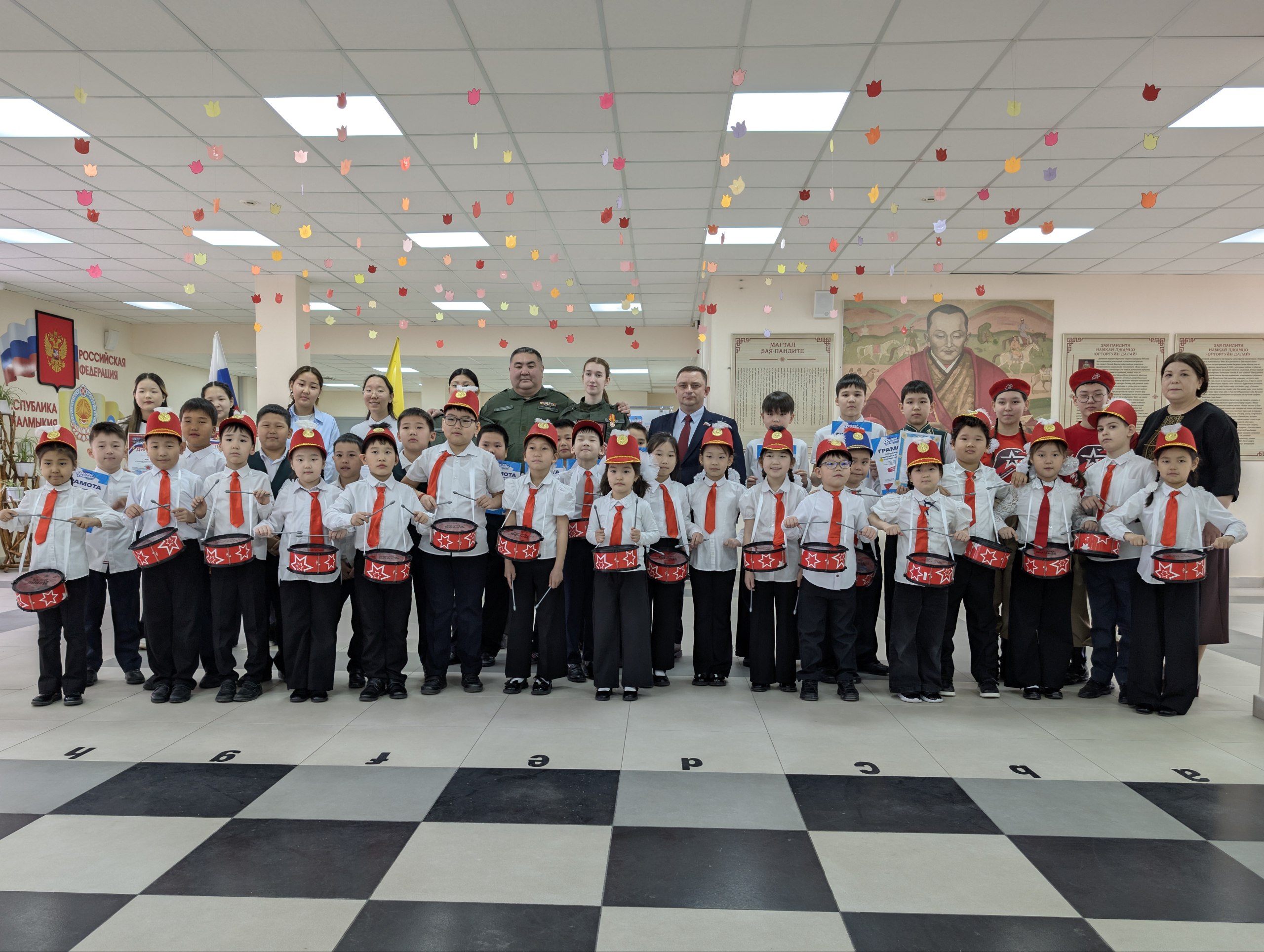 Максим Сорокин: В преддверии Дня воссоединения Крыма с Россией принял участие в торжественной линейке в Калмыцкой этнокультурной гимназии им. Зая-Пандиты Максим Сорокин: В преддверии Дня воссоединения Крыма с Россией принял участие в торжественной линейке в Калмыцкой этнокультурной гимназии им. Зая-Пандиты