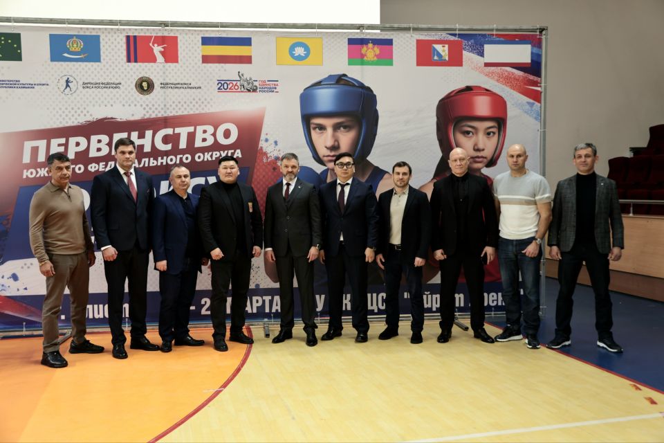 В Элисте стартовали поединки Первенства ЮФО по боксу среди юношей и девушек 13–14 лет