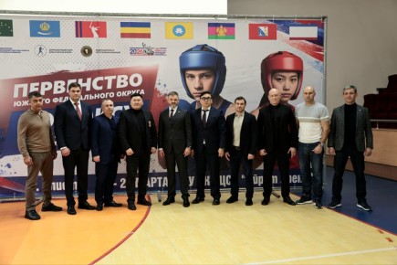 В Элисте стартовали поединки Первенства ЮФО по боксу среди юношей и девушек 13–14 лет