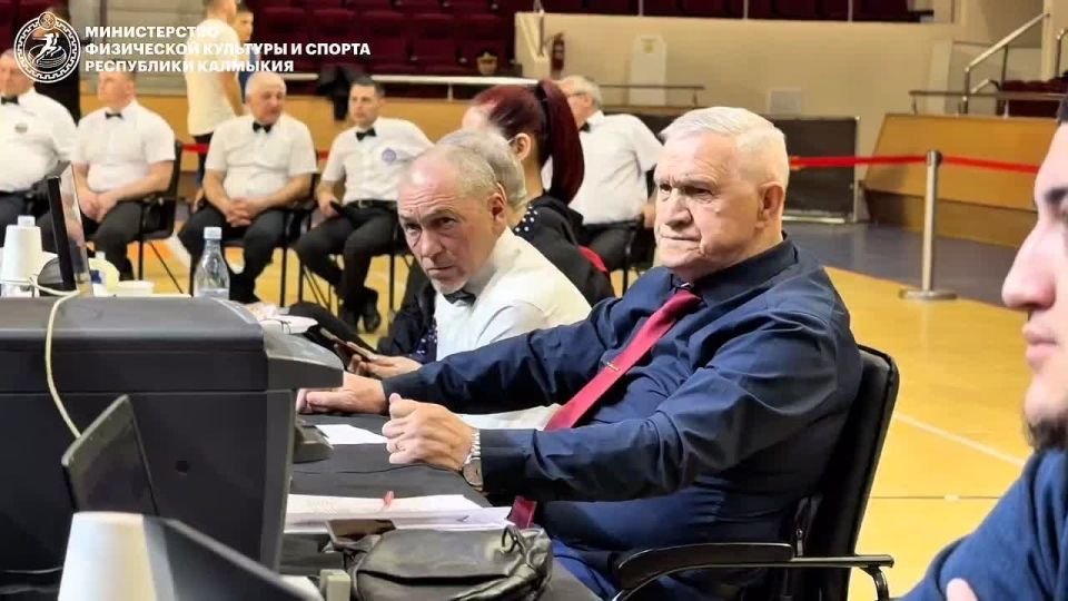 В Элисте стартовали поединки Первенства ЮФО по боксу среди юношей и девушек 13–14 лет