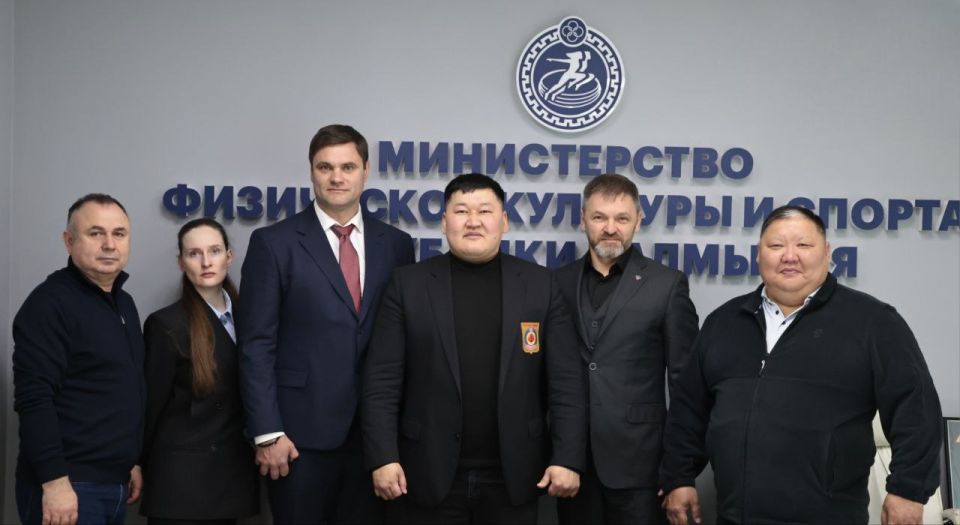 Накануне старта Первенства Южного федерального округа по боксу среди юношей и девушек 13–14 лет состоялась рабочая встреча под председательством министра физической культуры и спорта Республики Калмыкия Константина Батырова