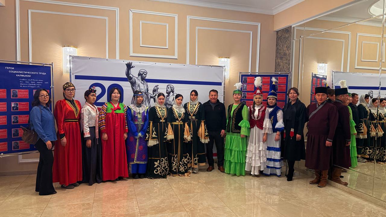 В Калмыкии сегодня открывают Год единства народов России, объявленный Президентом РФ Владимиром Путиным В Калмыкии сегодня открывают Год единства народов России, объявленный Президентом РФ Владимиром Путиным