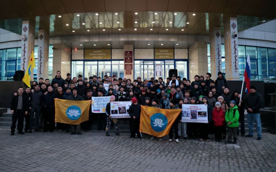 Сегодня в «Ойрат-Арене» торжественно встретили воспитанника БУ ДО РК «РСШОР по борьбе им. Т. Балдашинова» Дорджи Шунгурцикова, который является флагманом греко-римской борьбы Калмыкии