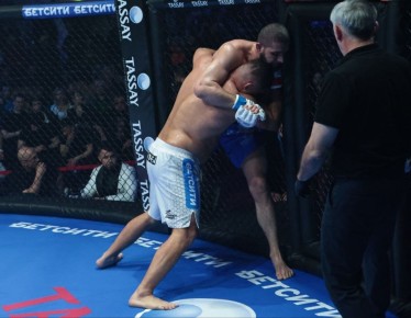 Калмыцкий боец Олег Попов одержал победу в главном бою турнира BETCITY Fight Nights