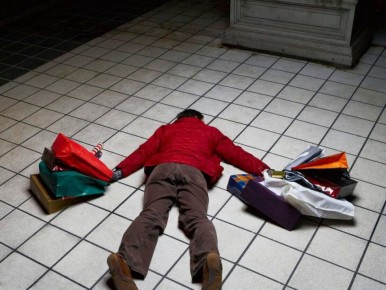 Женщина выиграла 4 миллиона рублей после падения в магазине