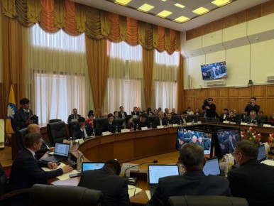 В Народном Хурале Республики Калмыкия под председательством спикера парламента Артема Михайлова состоялось двадцать девятая сессия депутатов седьмого созыва