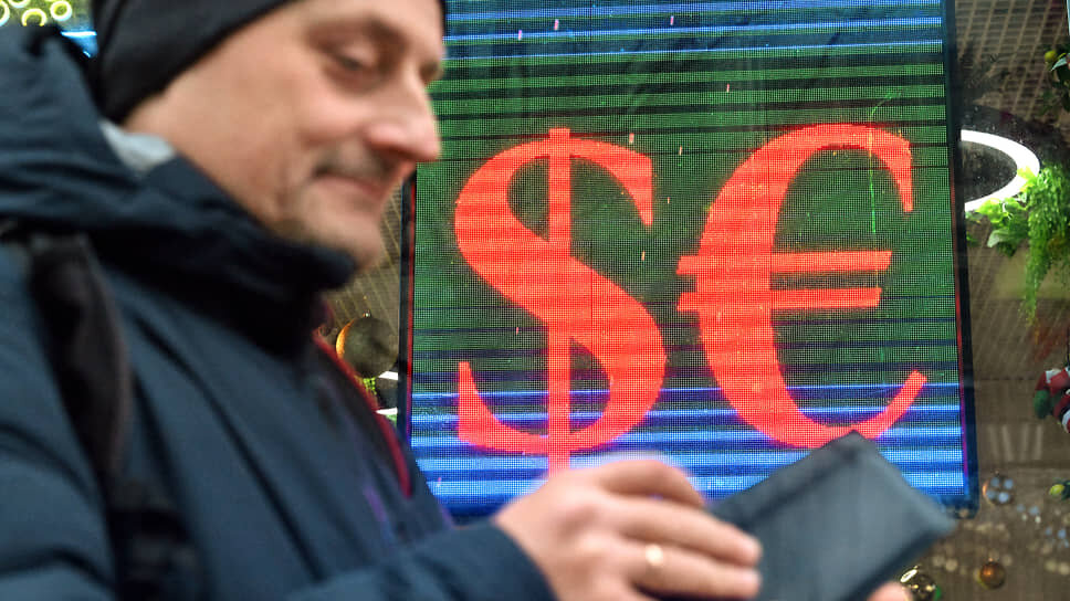 Валютные операции в России приостановлены до лета