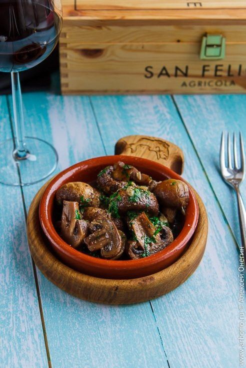 Вкусные шампиньоны с чесноком и петрушкой: просто и быстро