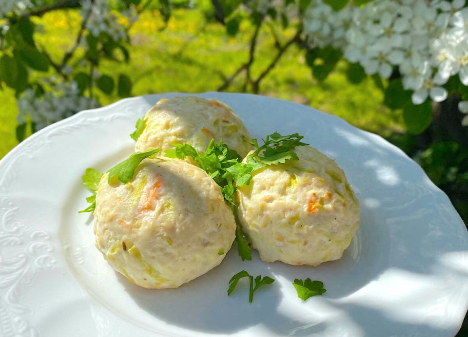 Легкие куриные шарики: полезное угощение для фигуры