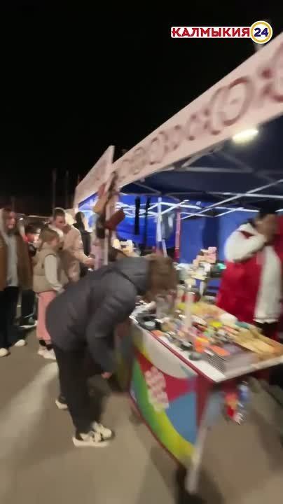 Настоящий хит открытия Фестиваля - палатки с продукцией местных калмыцких производителей!