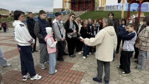 В Элисту прибыли первые туристы на фестиваль тюльпанов