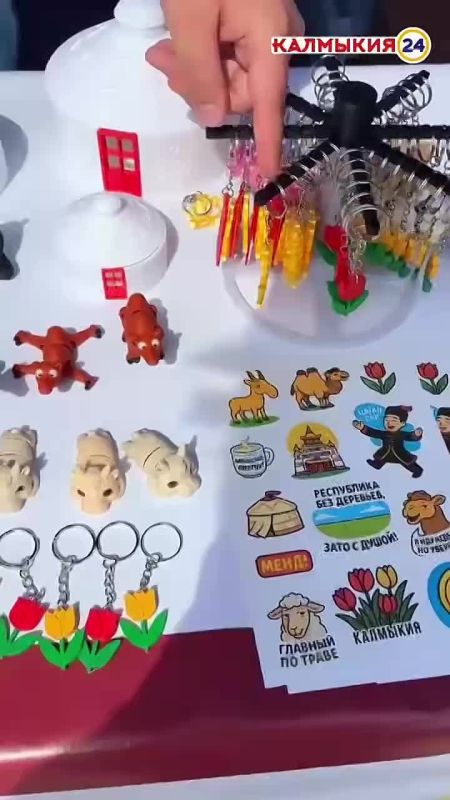 Молодые предприниматели создают современные сувениры, которые пользуются популярностью у гостей Калмыкии