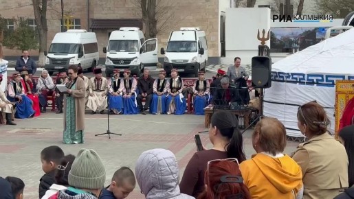 Фестиваль тюльпанов в самом разгаре — и центр Элисты наполнен жизнью и творчеством