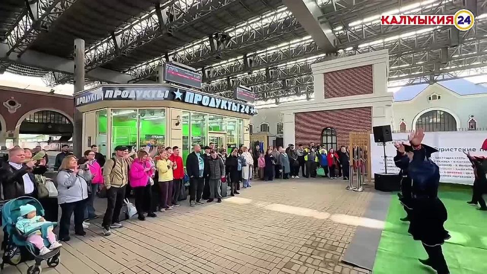 С Казанского вокзала Москвы проводили туристский поезд «Цветущая степь»
