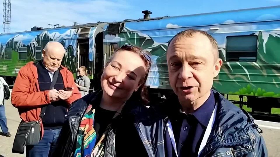 Для пары из Санкт-Петербурга, этот поезд - возможность открыть для себя Калмыкию