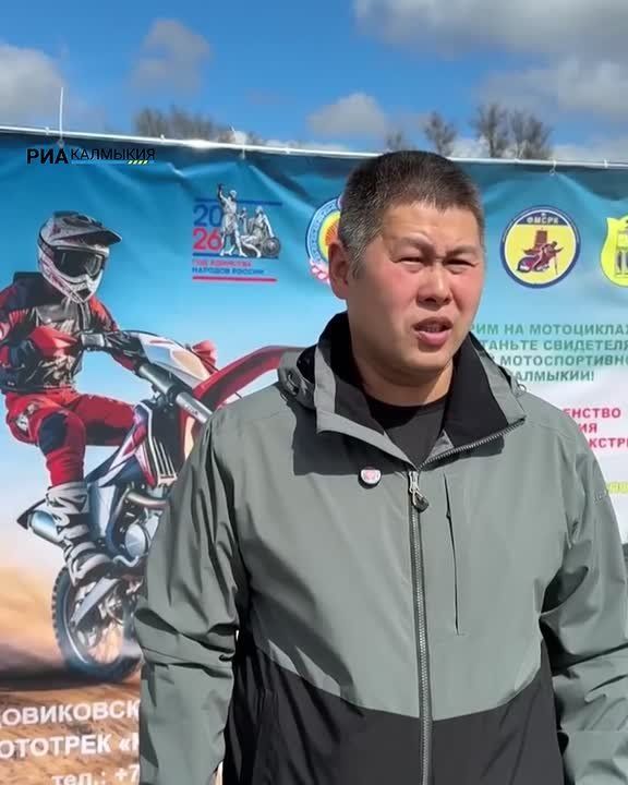 Сегодня на рельефной трассе Городовиковска, где раньше добывали глину для кирпичного завода, проходит второй ежегодный турнир по эндуро