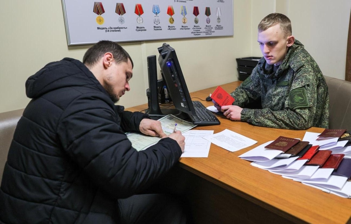 Путин утвердил закон о геномной регистрации военных и полиции