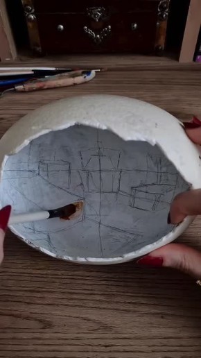 Оригинальная идея к Пасхе — миниатюрные картины внутри яичной скорлупы